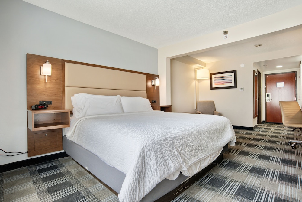 Standard Room, 1 King Bed, Accessible (Access Tub) - Photo 2