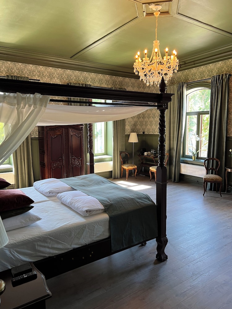 Deluxe Double Room, 1 King Bed photo 1