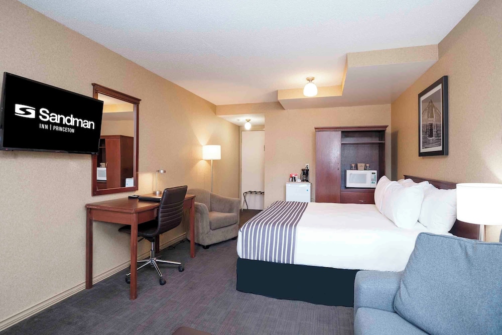 Standard Room, 1 King Bed photo 2