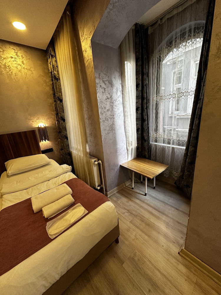 Luxury Twin Room, City View photo 3