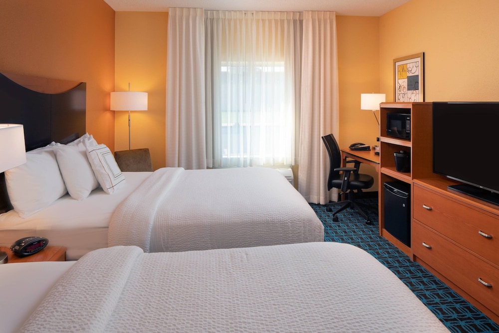 Room, 2 Queen Beds (Mobility Accessible, Tub) photo 1