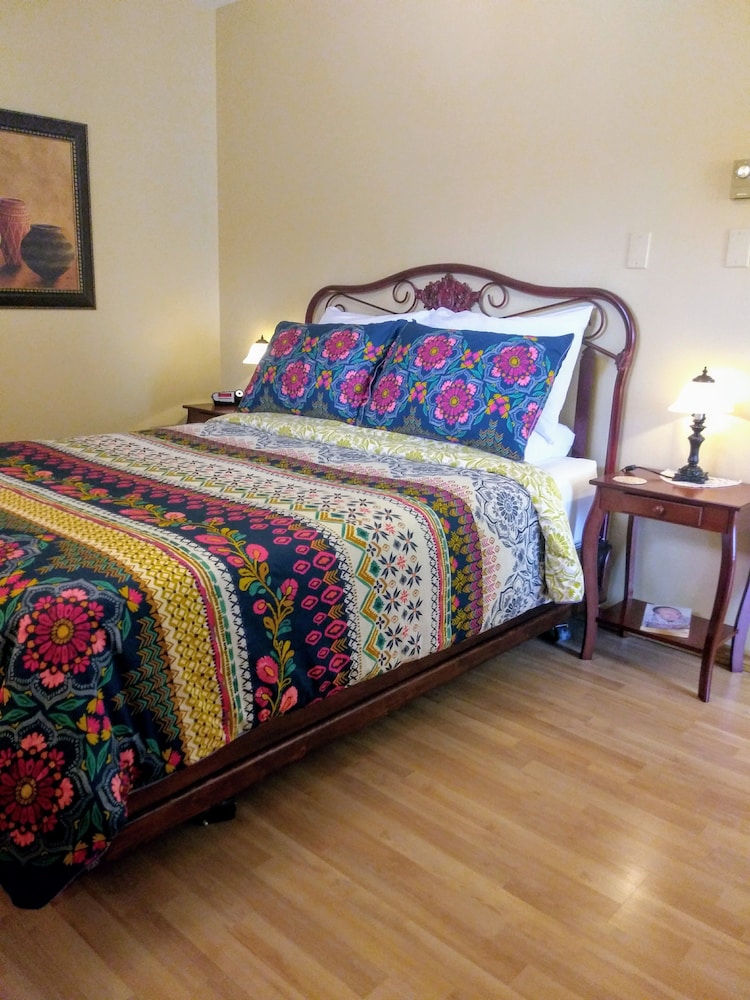 Studio, 1 Queen Bed, River View (Marcel Leboeuf)