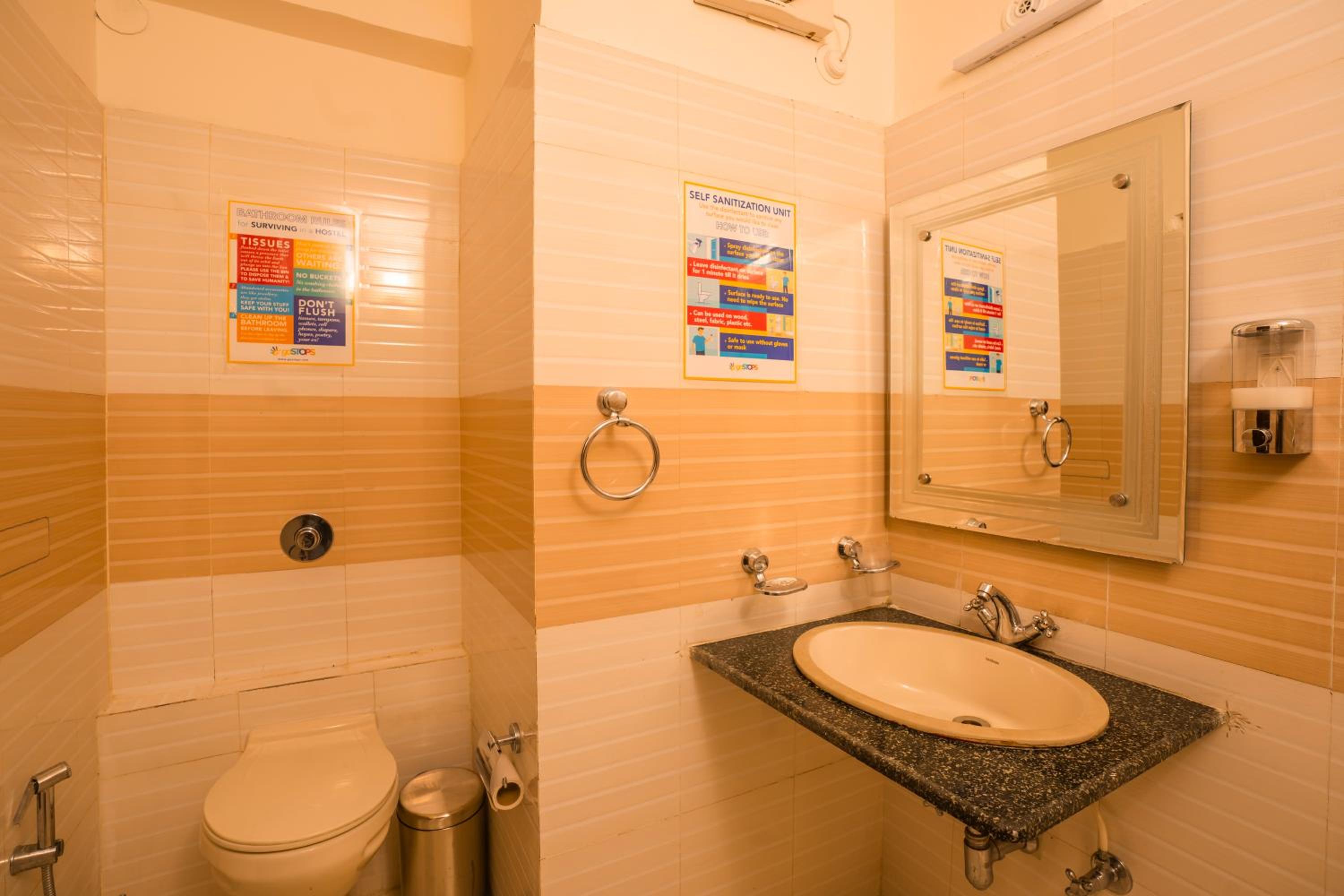 Deluxe Private Room with Ensuite Bathroom photo 3