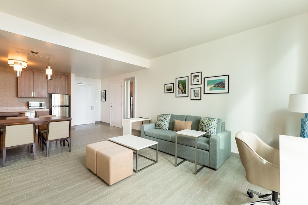 Suite, 1 Bedroom - Photo 3