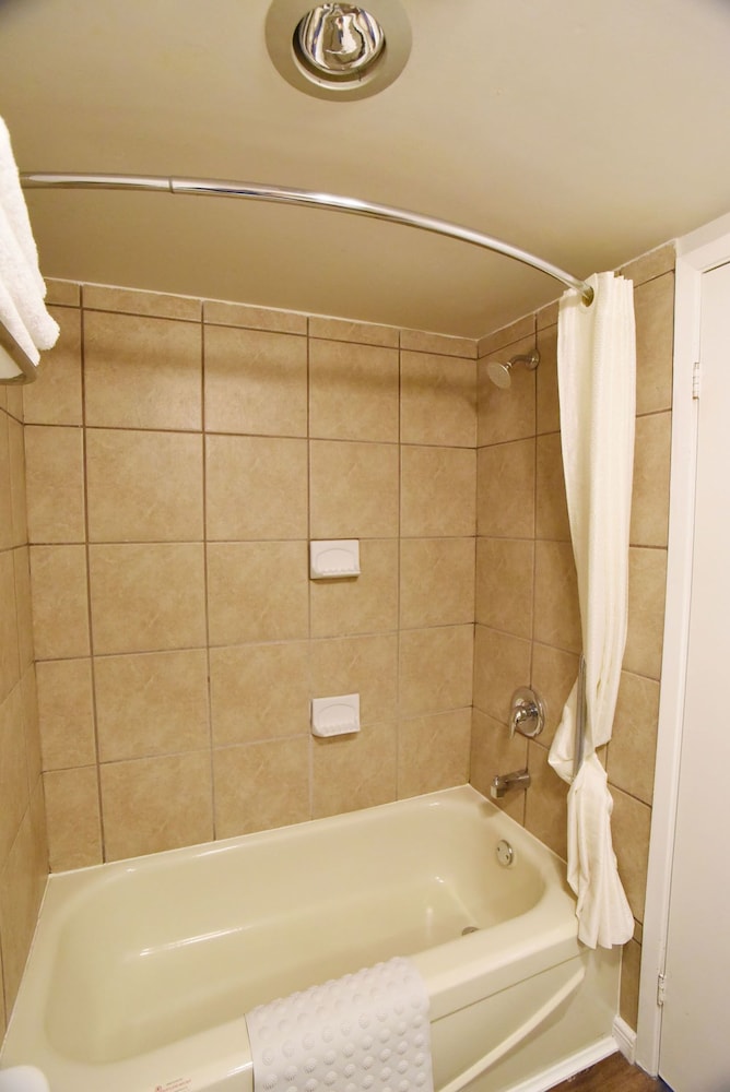 Standard Room, Non Smoking - Photo 7