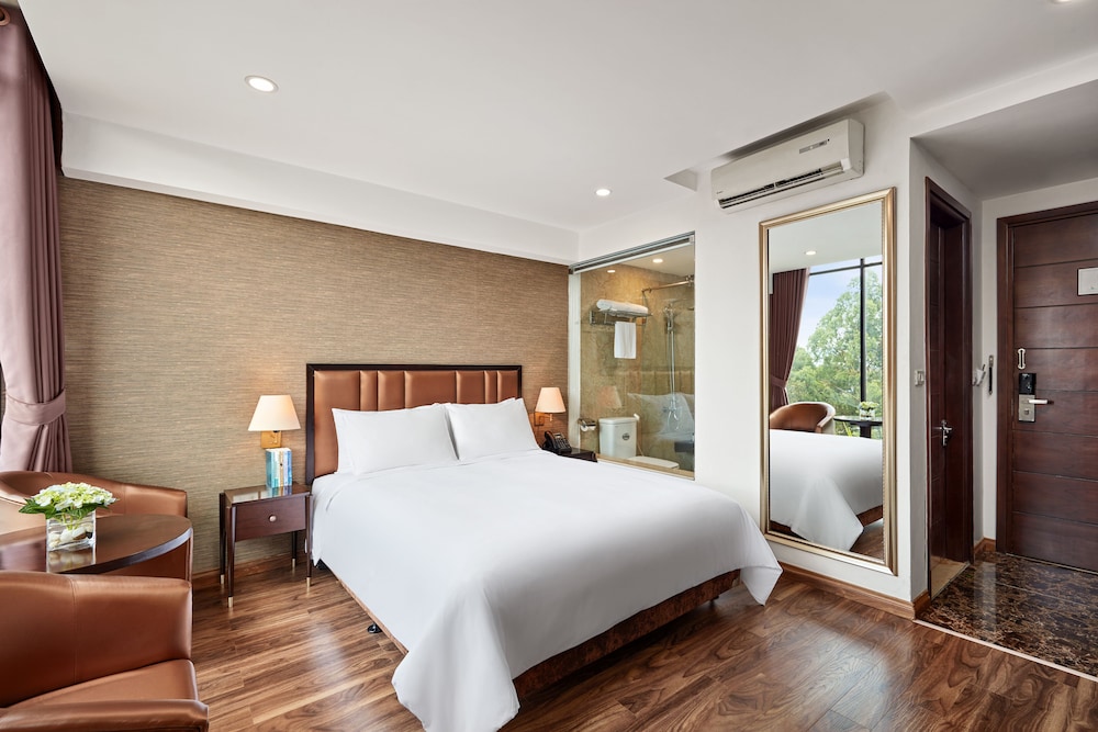 Superior Room, 1 Queen Bed, City View
