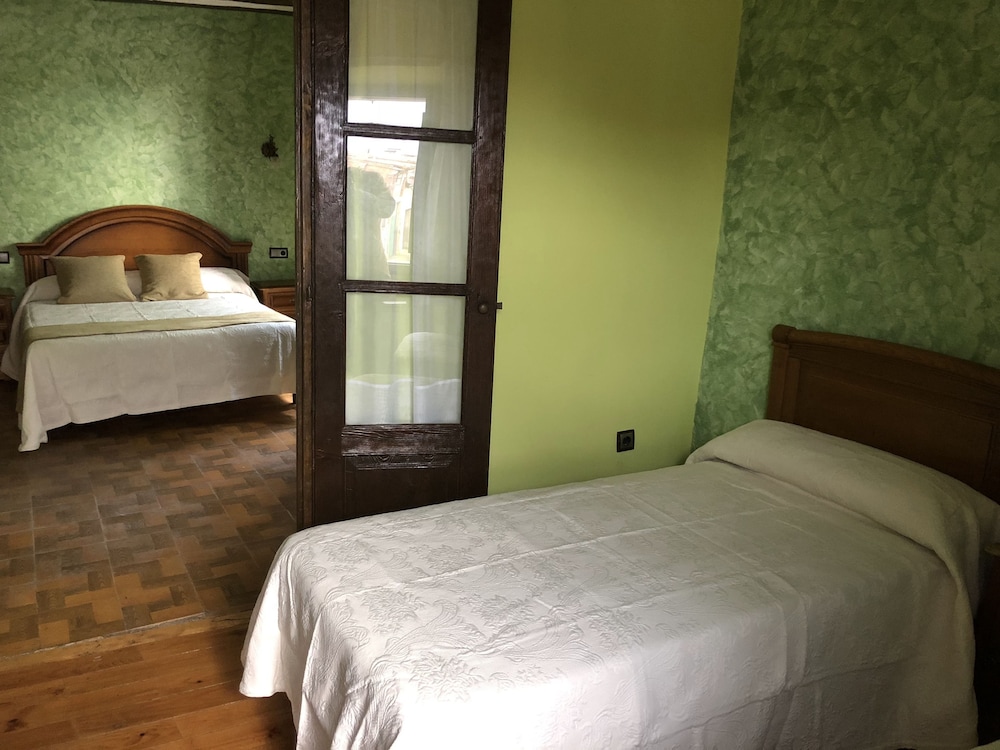 Quadruple Room, Multiple Beds photo 3