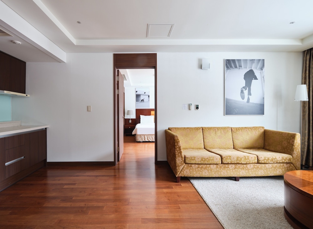 Adonis Superior Suite photo 2