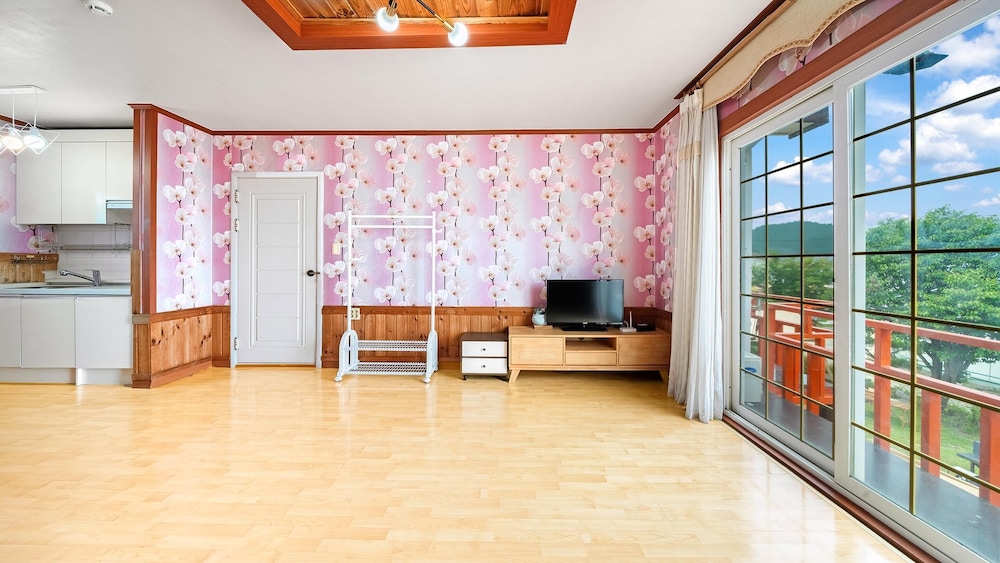 Basic Room, 1 Bedroom (Ivy) - Photo 4
