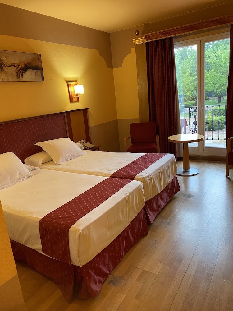 Classic Double Room, 2 Twin Beds, Terrace, photo 6
