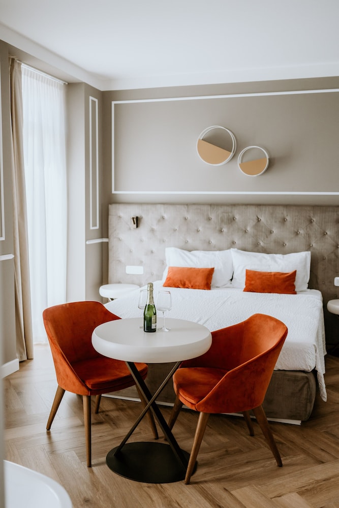Deluxe Room, Balcony, City View