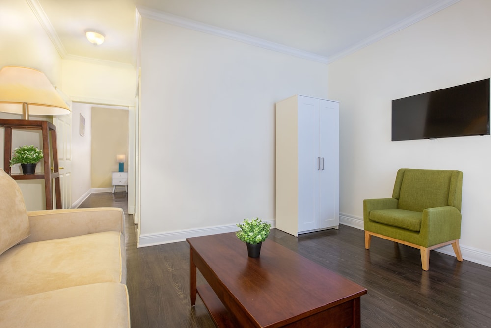 Southernmost King Suite (Accessible) photo 2