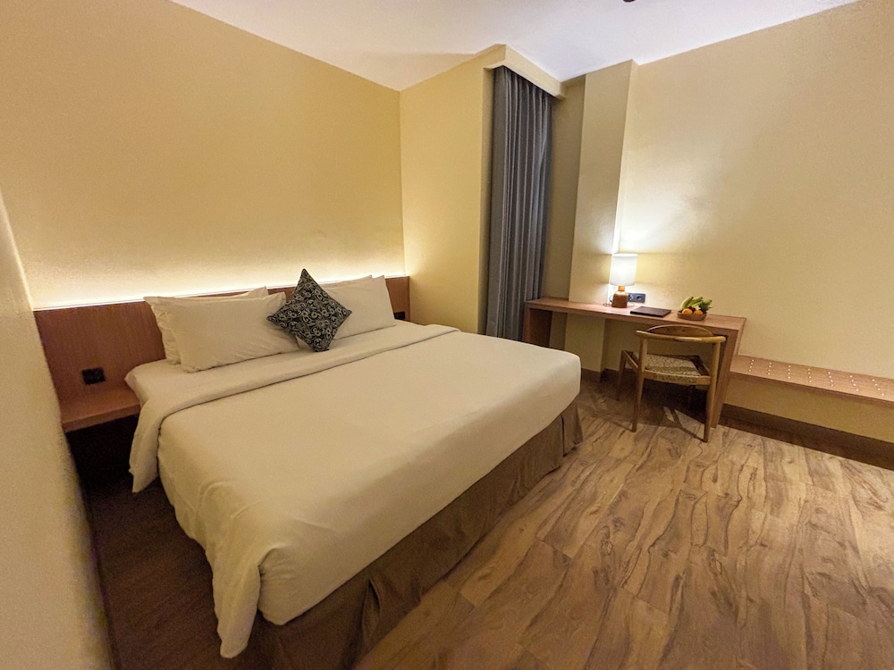 Suite, 1 Bedroom - Photo 11