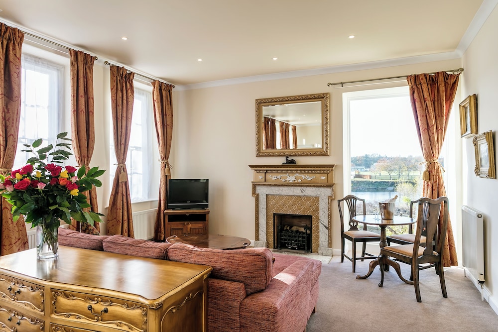 Honeymoon Suite, 1 King Bed, River View, Garden Area photo 3