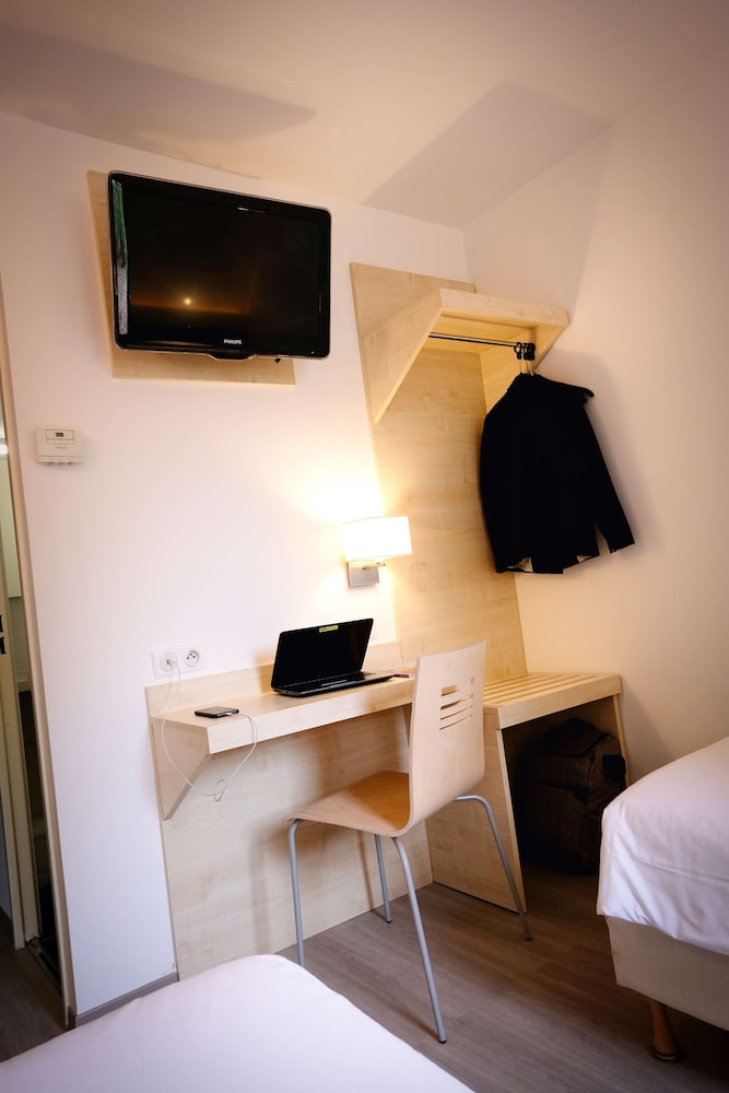 Standard Room, 2 Double Beds photo 3