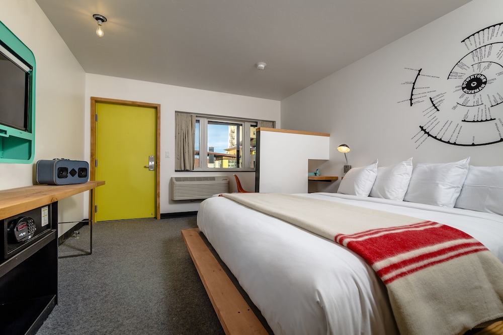 Standard Room, 1 King Bed (LARK King) photo 3