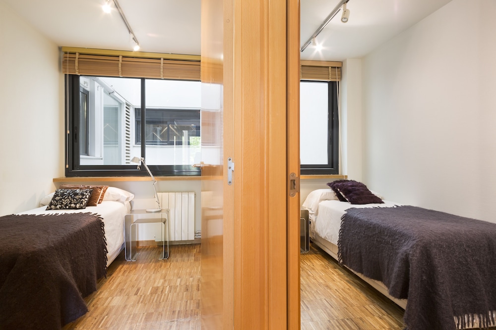 Apartamento Ejecutivo, 3 Habitaciones, Balcón (Prats de Molló, 18)