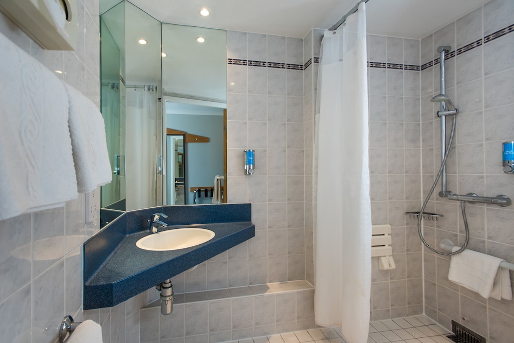 Room, 1 Double Bed, Accessible (Free Hot Breakfast) - Photo 7