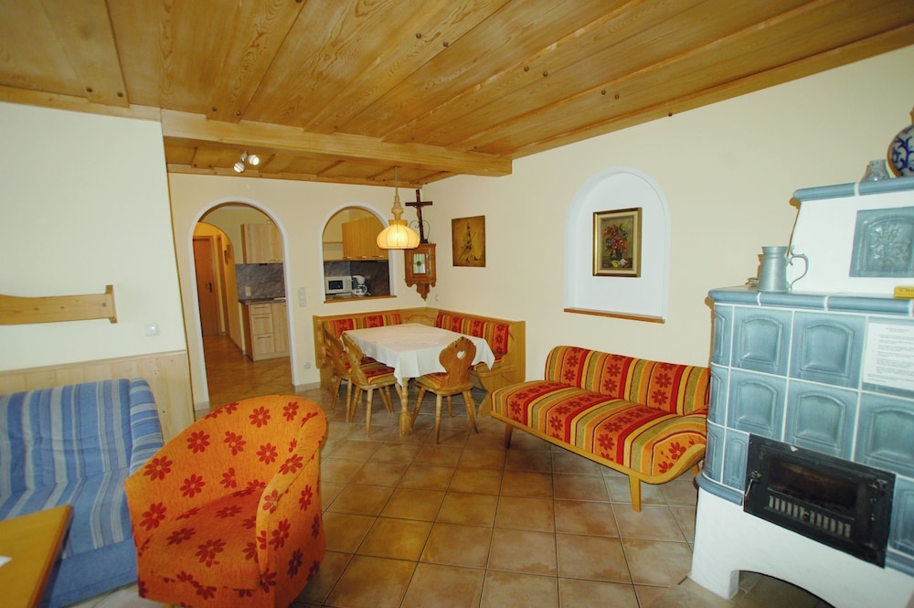 Traditional Apartment photo 1