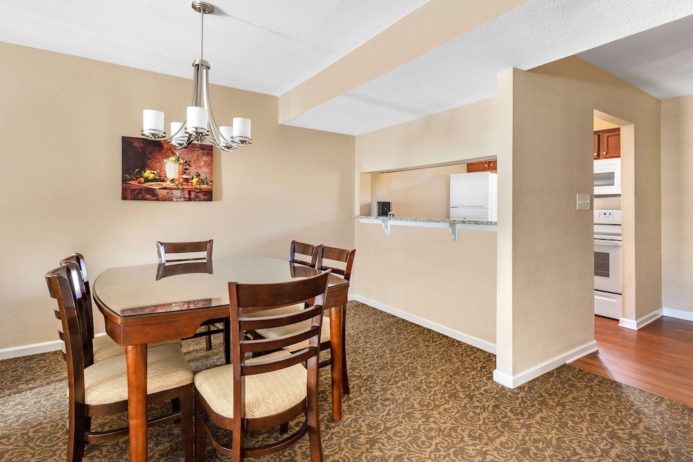 3 BEDROOM 2KG 2TWIN 1QN SOFABED 3 STORY SUITE - Photo 6
