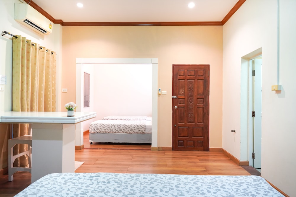 Deluxe Quadruple Room - Photo 9