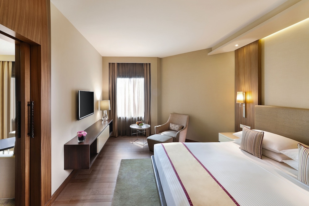 Suite, 1 King Bed (Regency) - Photo 3