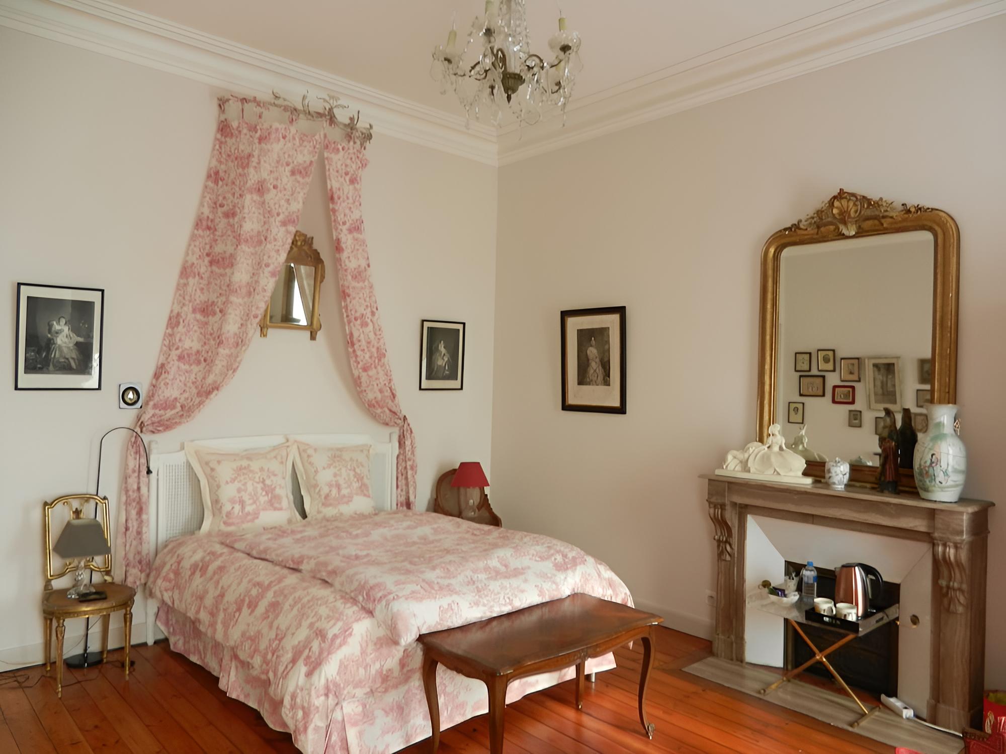 Double Room (Rachel)