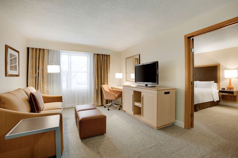 Suite, 1 King Bed, Non Smoking, Refrigerator & Microwave (Wet Bar) - Photo 1