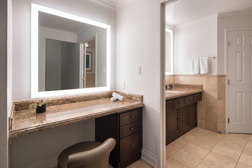 Royal Suite, 1 King Bed, Mountain View - Photo 10