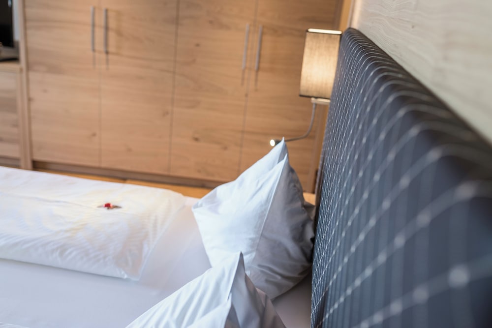Luxury Room, Roll-in Shower, Mountain View photo 2