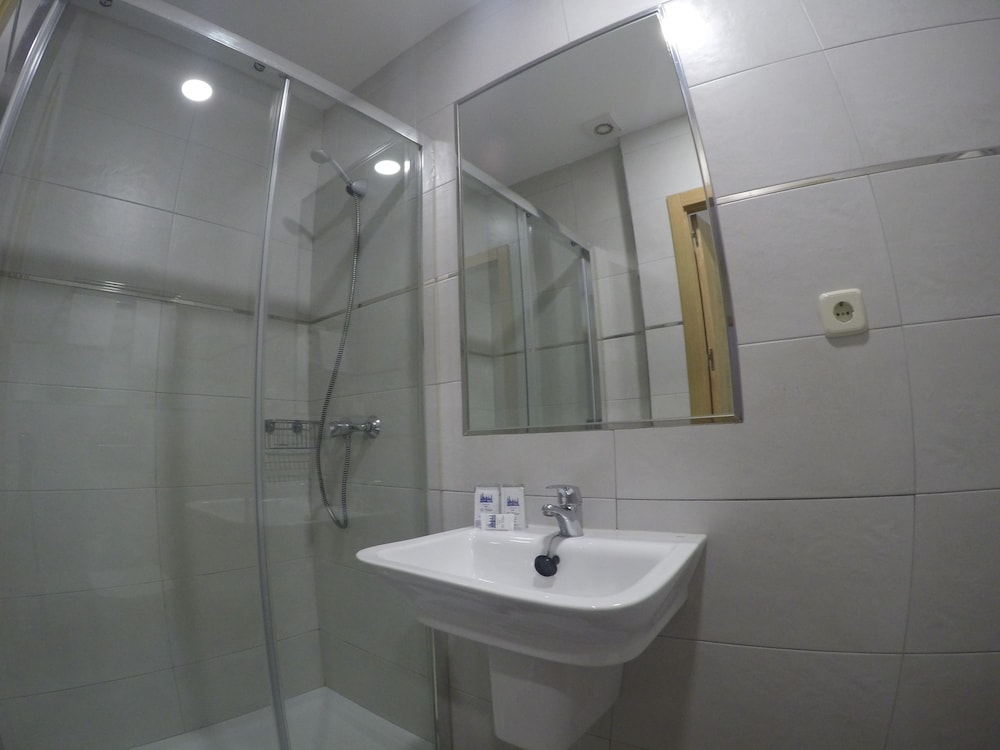 Quadruple Room, Private Bathroom - Photo 13