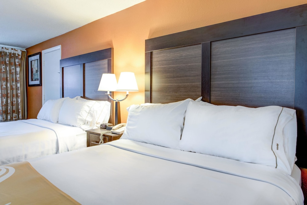 Premium Room, 2 Queen Beds, Non Smoking, Fireplace photo 2
