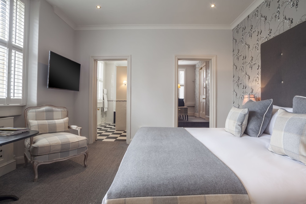 Luxury Room, 1 King Bed, Garden View photo 2