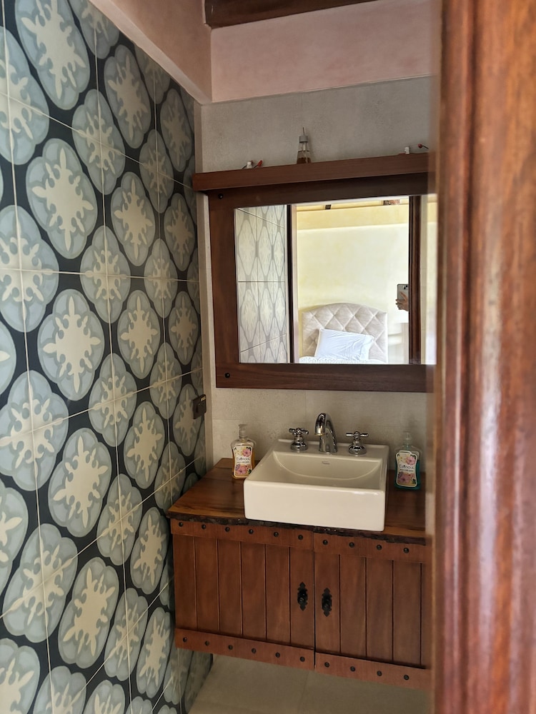 Comfort Room photo 2