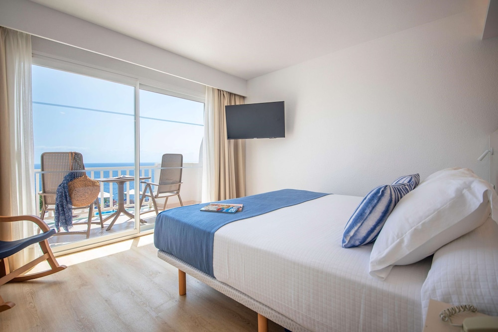 Habitación Doble Superior con Vista al Mar (2 adultos + 1 niño)