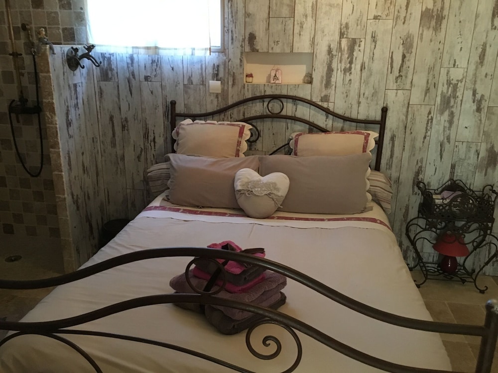 Comfort Cottage, Ensuite, Pool View
