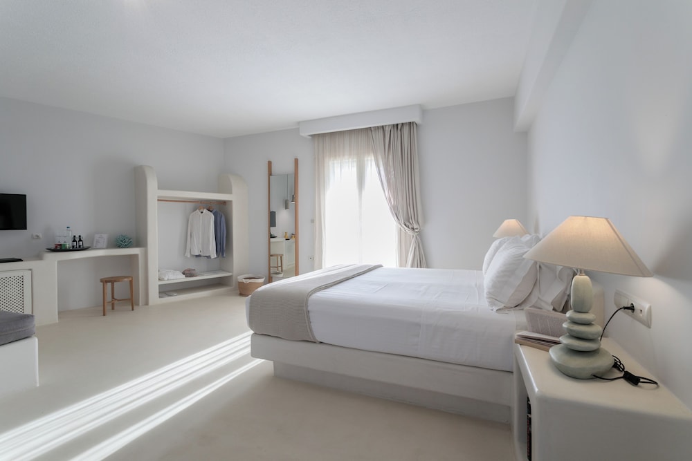 Deluxe Sea View Suite - Photo 5