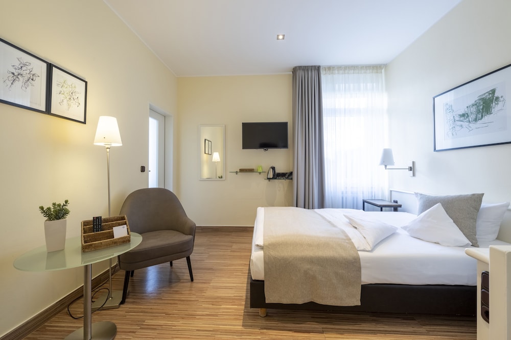 Comfort Single Room, 1 Queen Bed
