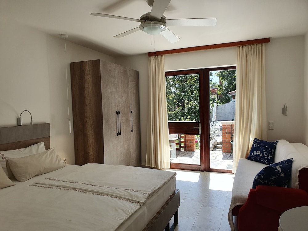 Studio, Balcony, Partial Sea View photo 1