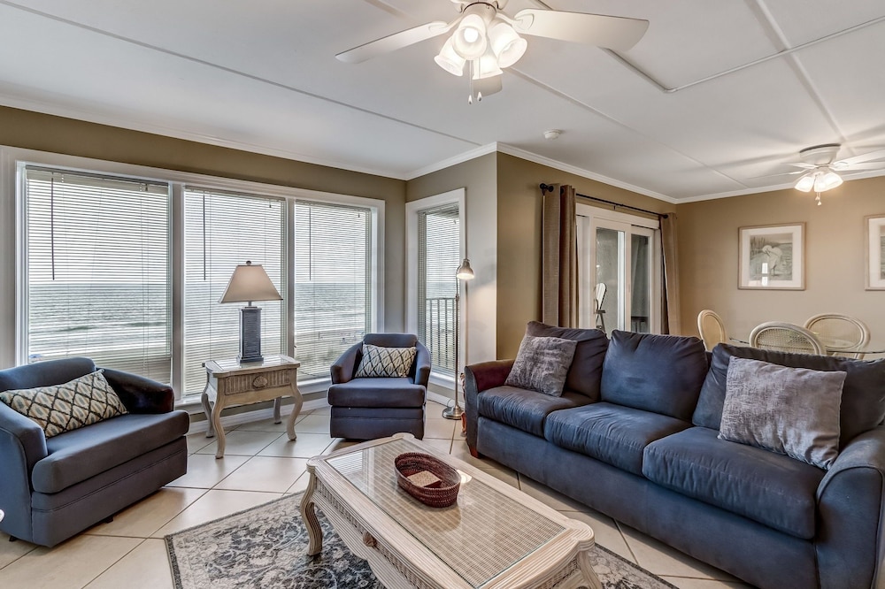 Condo, 2 Bedrooms