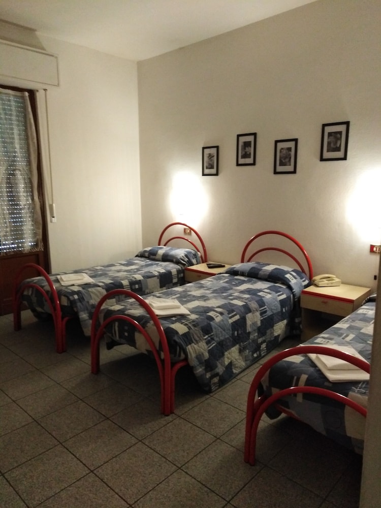 Basic Double or Twin Room photo 2