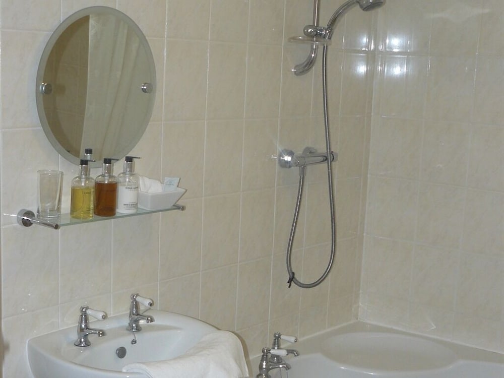 Double or Twin Room, Private Bathroom photo 2