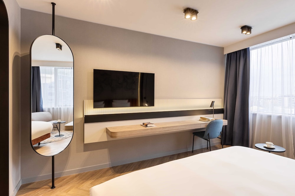 Privilege, Room, 1 King Bed - Photo 4