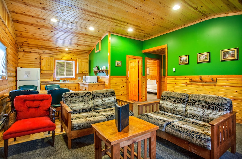 Private Log Cabin - 2 Bedrooms, 1 Bathroom, Kitchen (Sleeps 6)