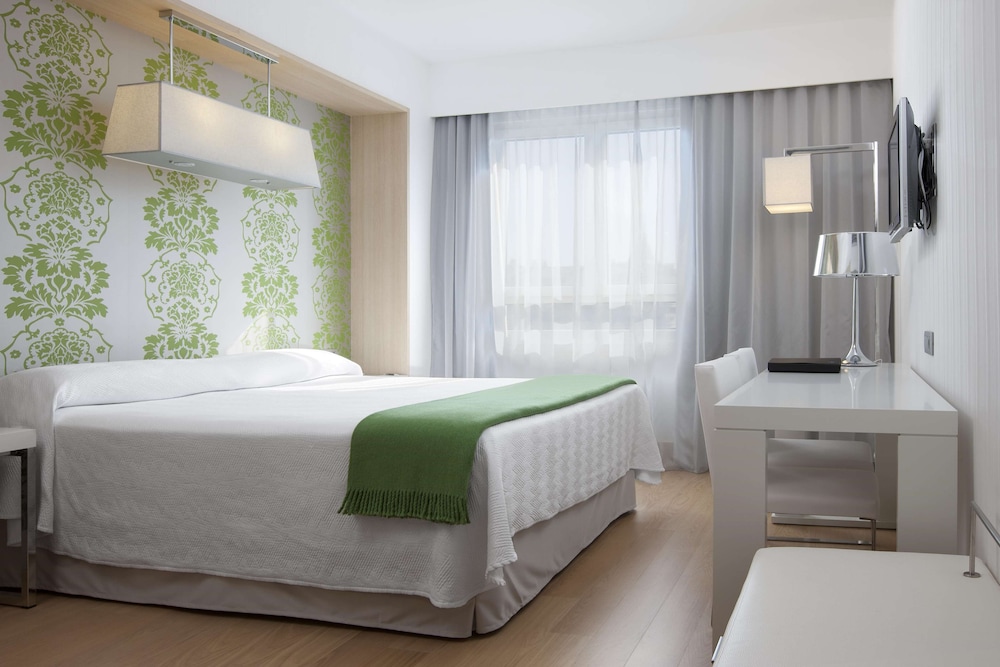 Premium Room (Extra Bed 3 Adults) - Photo 6