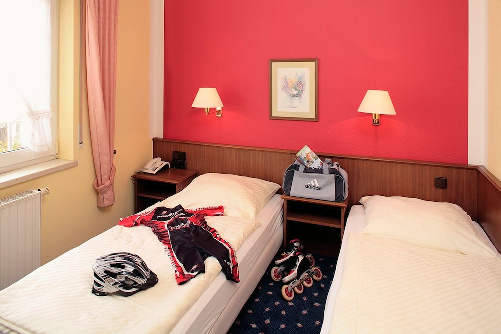 Double Room Skater photo 3