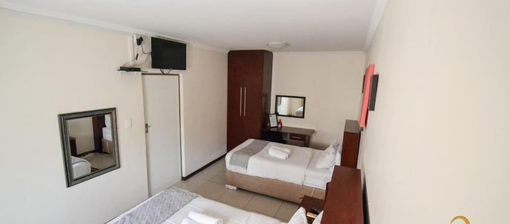 Standard Triple Room, Multiple Beds, Refrigerator & Microwave photo 1
