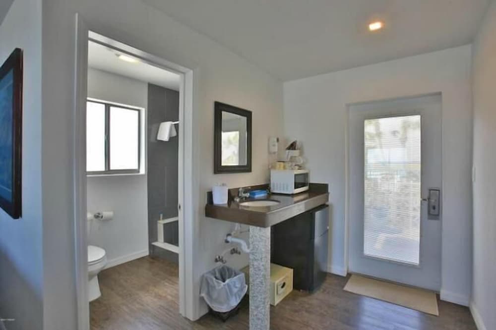 Comfort Room, 2 Queen Beds, Patio, Ocean View photo 2