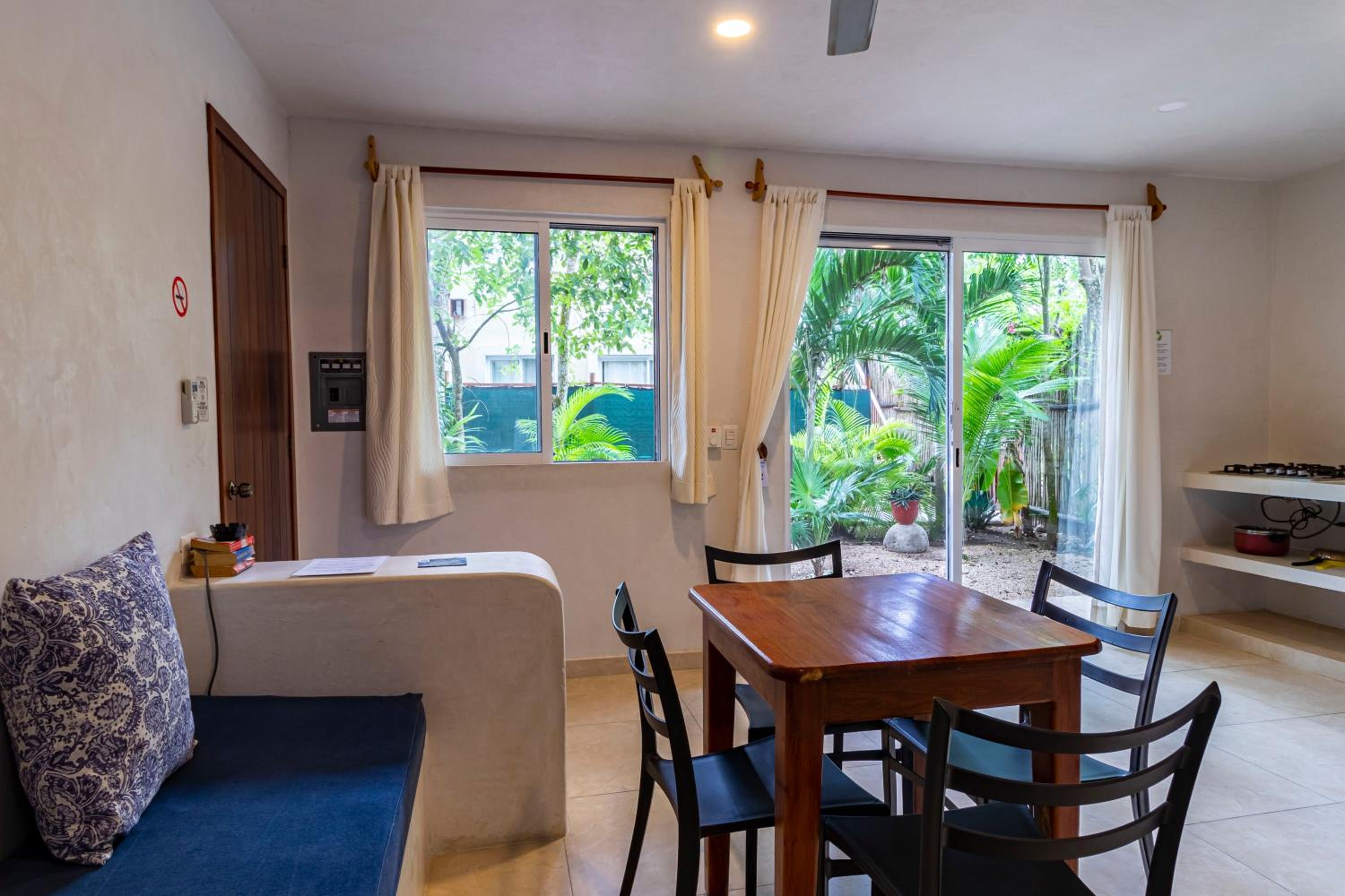 Deluxe Suite - Photo 8