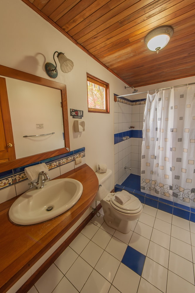 House, 5 Bedrooms photo 2